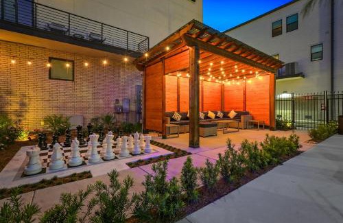 Mid-City House | Private Living Villa Near City Hot Spots