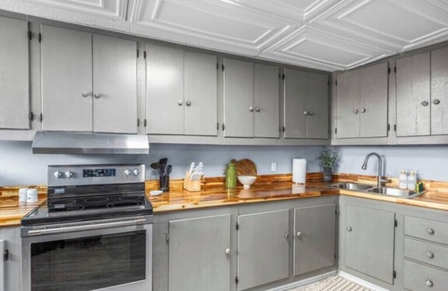 Jonesville Apartment | Private Loft in Downtown Elkin Near Vineyards!