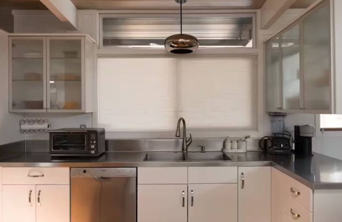 Virginia Village House | Private Lux Mid-Century Modern Retreat - Cedar Hot Tub & Cold Plunge