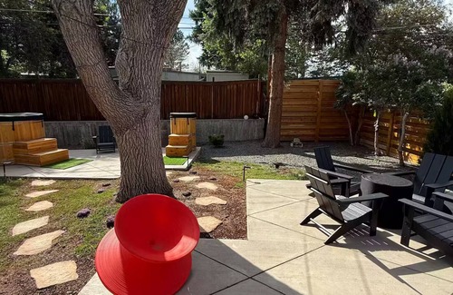 Virginia Village House | Private Lux Mid-Century Modern Retreat - Cedar Hot Tub & Cold Plunge