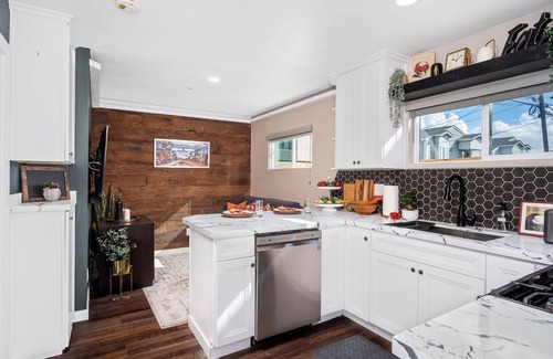 Normal Heights House | Private Luxurious Rooftop Deck & Private Jacuzzi