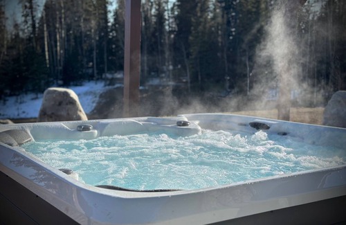 Divide House | Private Luxury Spa Retreat -Mountain View, Hot Tub & Sauna