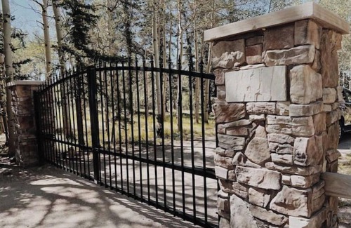 Divide House | Private Luxury Spa Retreat -Mountain View, Hot Tub & Sauna