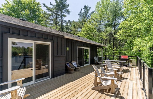 Gravenhurst Cottage | Private & Modern Muskoka Lakefront Cabin