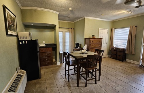 Bucktown Apartment | Private Mother In Law Suite (30 day minimum)