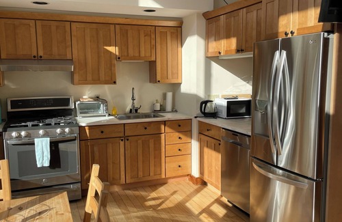 Weston House | Private, mountain views,easy access