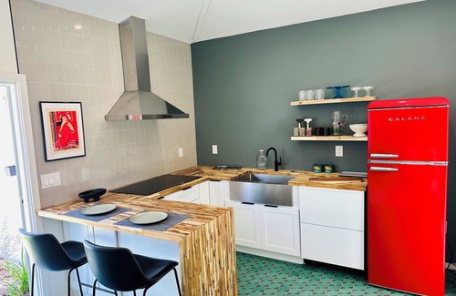 West Carson Apartment | Private NEWLY built, fully equipped & stylish guesthouse