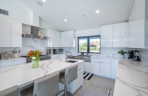 Indio House | Private Oasis: 9 BR, 16 Bed, 45 ft pool, 9-hole Golf, Grass Volleyball, Gameroom