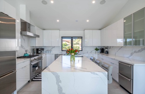 Indio House | Private Oasis: 9 BR, 16 Bed, 45 ft pool, 9-hole Golf, Grass Volleyball, Gameroom