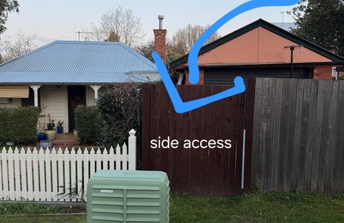 Bathurst Apartment | Private One-Bedroom Studio with Ensuite & Kitchenette – Near Hospital