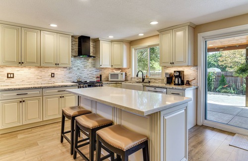 Five Corners House | Private Outdoor Space 9 Mi to Downtown Vancouver!