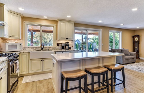 Five Corners House | Private Outdoor Space 9 Mi to Downtown Vancouver!