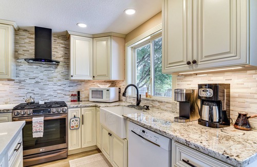 Five Corners House | Private Outdoor Space 9 Mi to Downtown Vancouver!