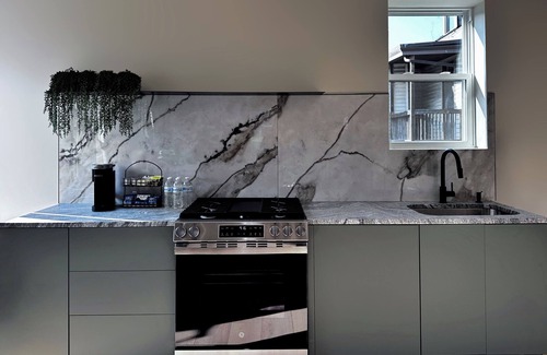 East Allegheny Apartment | Private Parking 2 BEDS Urban Serenity