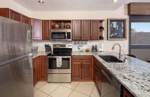 Puerto Penasco Condo | Private Patio! Ground floor access to beach, pools, swim-up bar - Sleeps 10ppl