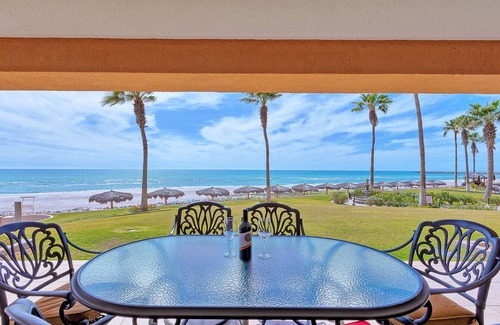 Puerto Penasco Condo | Private Patio! Ground floor access to beach, pools, swim-up bar - Sleeps 10ppl