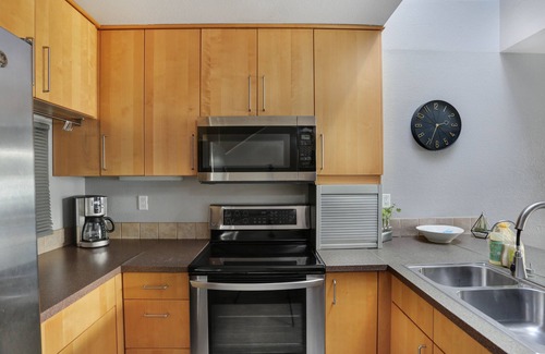 Point Loma Heights Condo | Private Patio | Near SeaWorld | Resort Amenities
