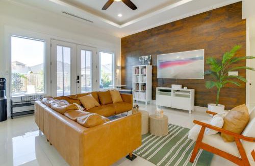 Brownsville House | Private Pool and Gym Brownsville Escape Near Beach
