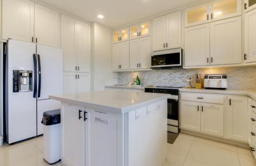 Brownsville House | Private Pool and Gym Brownsville Escape Near Beach