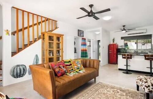 Holloways Beach Villa | Private Pool - Beach Townhouse