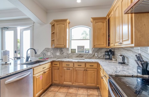 Emerald Waters Village House | Private Pool & Beach Access! Free 5+ Car Parking