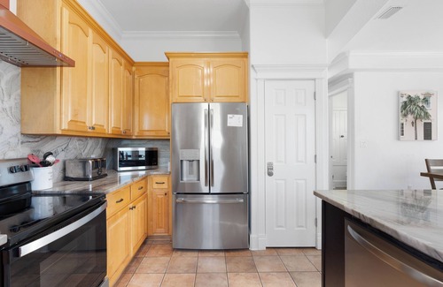 Emerald Waters Village House | Private Pool & Beach Access! Free 5+ Car Parking