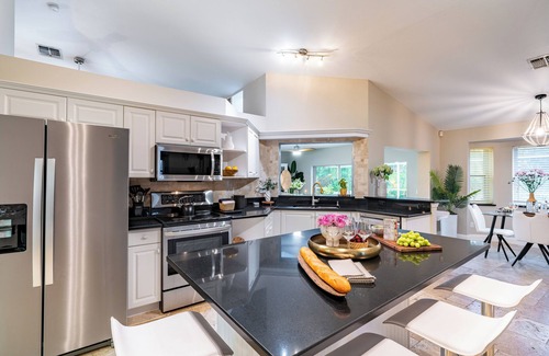 Central Naples House | Private Pool, Firepit, Game Room | Mins to Beaches | Casa Solara by AvantStay