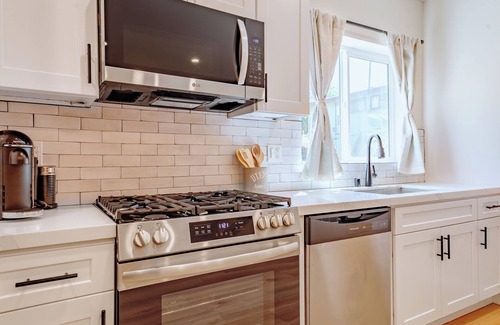 Valley Glen House | Private Pool + Parking, Many LA Attractions a Fifteen Minute Drive!