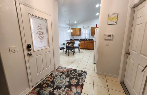 Solana House | Private Pool, Spa, Games Room, close to Disney one story, gated with a BBQ