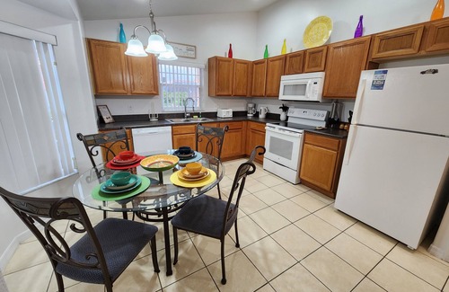 Solana House | Private Pool, Spa, Games Room, close to Disney one story, gated with a BBQ