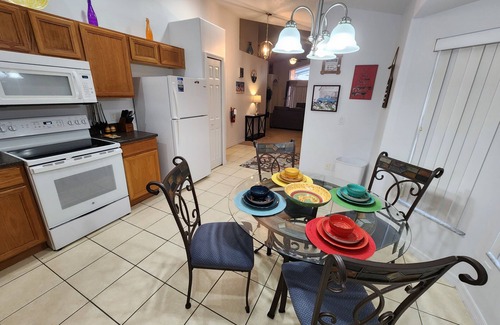 Solana House | Private Pool, Spa, Games Room, close to Disney one story, gated with a BBQ