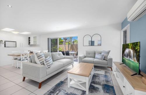 Urangan House | Private Poolside Villa