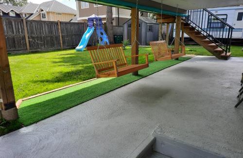 Saanich East Bed & Breakfast | Private Quiet Bed & Breakfast 2Bath 3Bdrm 1200sqft 4TV's Big Place