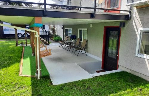 Saanich East Bed & Breakfast | Private Quiet Bed & Breakfast 2Bath 3Bdrm 1200sqft 4TV's Big Place