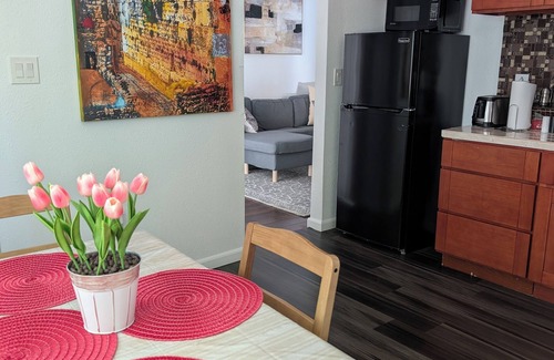 May Valley House | Private & Quiet Guesthouse Near SF & Wine Country