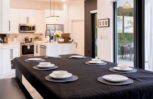 Sunset House | Private Resort Stay - Insta-Worthy Miami Vacation