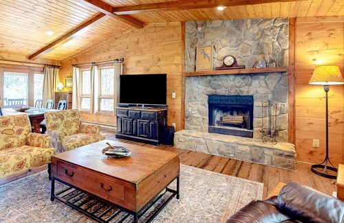 Cullowhee Cabin | Private retreat amongst the trees with scenic deck, grill, firepit, & game room