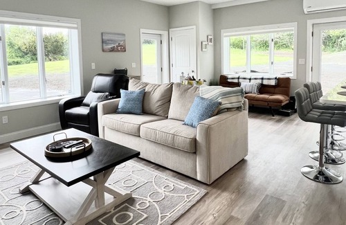 York Cottage | Private River Cottage Oasis, steps to York River