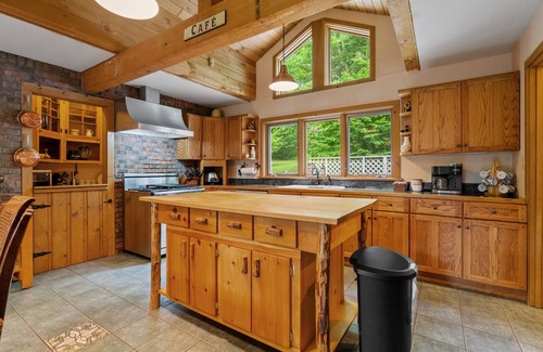 Town of Hope House | Private Riverfront ADK: Hot Tub, XC Ski, Game Room, Pets - The Honeybee Cabin