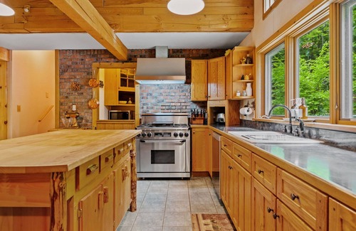 Town of Hope House | Private Riverfront ADK: Hot Tub, XC Ski, Game Room, Pets - The Honeybee Cabin