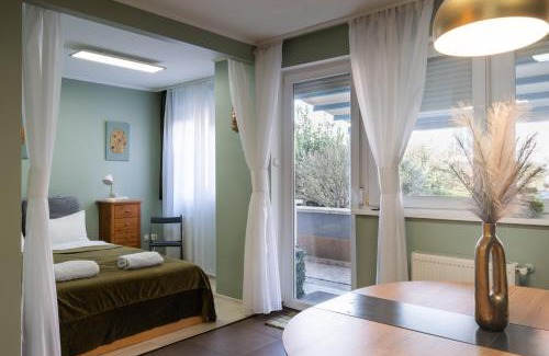 Erzsebetvaros Apartment | Private Rooftop Terrace - Sunny Retreat