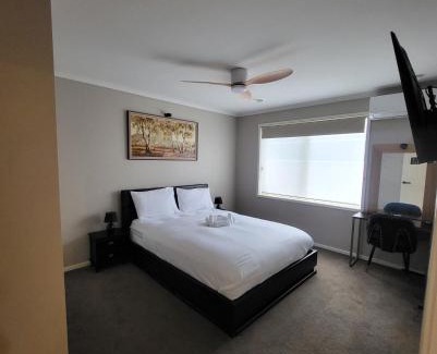 Craigieburn House | Private Room 1- The Minimalist Escape