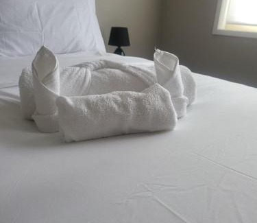 Craigieburn House | Private Room 2- Shared Space-Street Parking