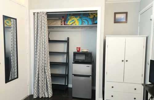 Waikiki Apartment | Private room and Bath in the heart of Waikiki Beach