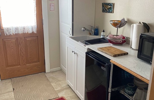 Jamestown Bed & Breakfast | Private room & bath in Rocky Mt foothills with kitchenette, private entrance!