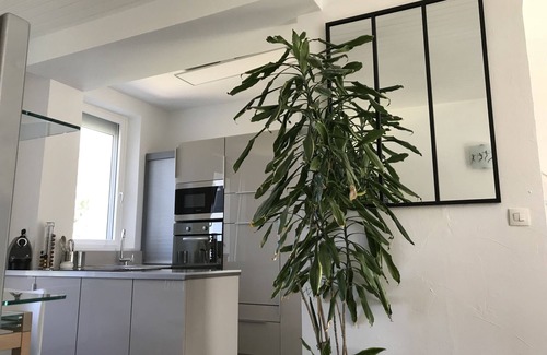 Quartier Beauregard-Boufflers-Buthegnemont-Boudonville Bed & Breakfast | Private room in a guest house on the garden side