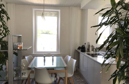 Quartier Beauregard-Boufflers-Buthegnemont-Boudonville Bed & Breakfast | Private room in a guest house on the garden side