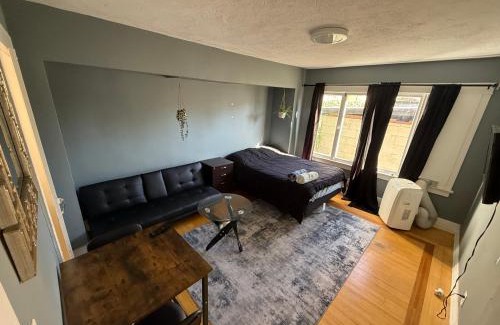 Wilshire House | Private Room in East Hollywood