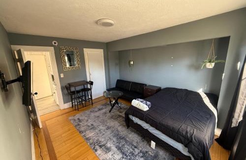 Wilshire House | Private Room in East Hollywood