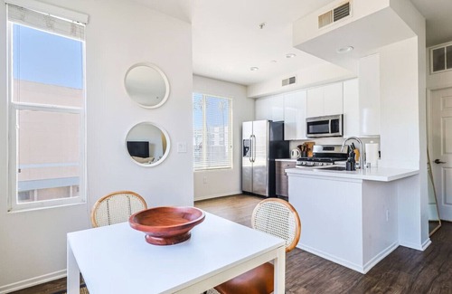 Marina del Rey Apartment | Private Room w/Pool & Gym – Marina del Rey